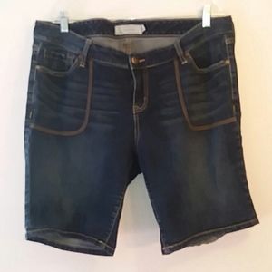 Torrid Medium Wash Denim Shorts Size 18